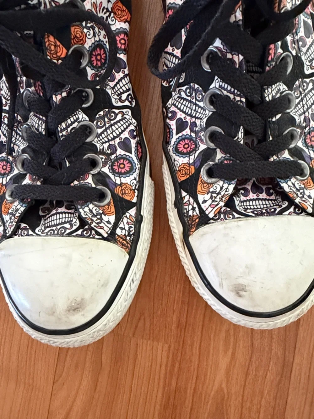Converse mens  Low Top Sneakers in Black with Orange and Purple Skull Pattern